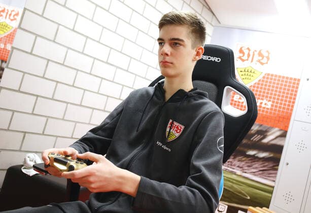 Stuttgart , eSports , Virtual Bundesliga , VfB Stuttgart , Lukas Lukas__1004 Seiler *** Stuttgart , eSports , Virtual Bundesliga , VfB Stuttgart , Lukas Lukas 1004 Seiler