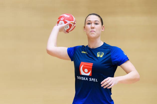191126 Mikaela Brass of Sweden during warm up ahead of a friendly game between Sweden and Norway on November 26, 2019 in Fukuoka Photo Ludvig Thunman BILDBYRAN code LT 35682 bbeng handball women handball ladies sweden sweden norway training match practice game test game friendship match,  Copyright: LUDVIGxTHUNMAN BB191126LT009