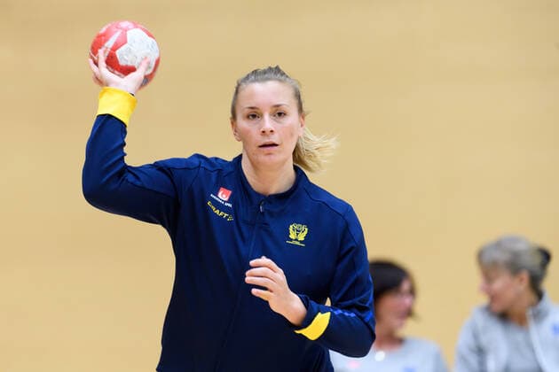 191126 Isabelle Gullden of Sweden during warm up ahead of a friendly game between Sweden and Norway on November 26, 2019 in Fukuoka Photo Ludvig Thunman BILDBYRAN code LT 35682 bbeng handball women handball ladies sweden sweden norway training match practice game friendship match,  Copyright: LUDVIGxTHUNMAN BB191126LT010