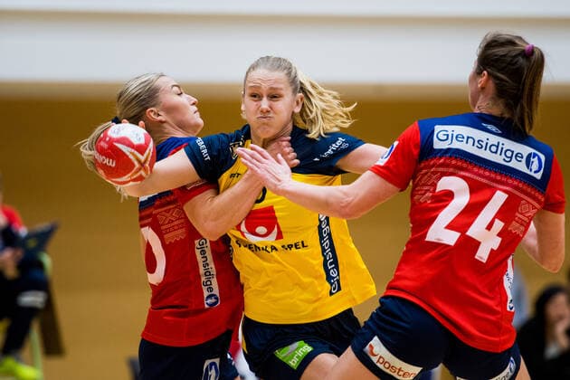 191126 Emma Lindqvist of Sweden during a friendly game between Sweden and Norway on November 26, 2019 in Fukuoka Photo Ludvig Thunman BILDBYRAN code LT 35682 bbeng handball women handball ladies sweden sweden norway training match practice game friendship match,  Copyright: LUDVIGxTHUNMAN BB191126LT045