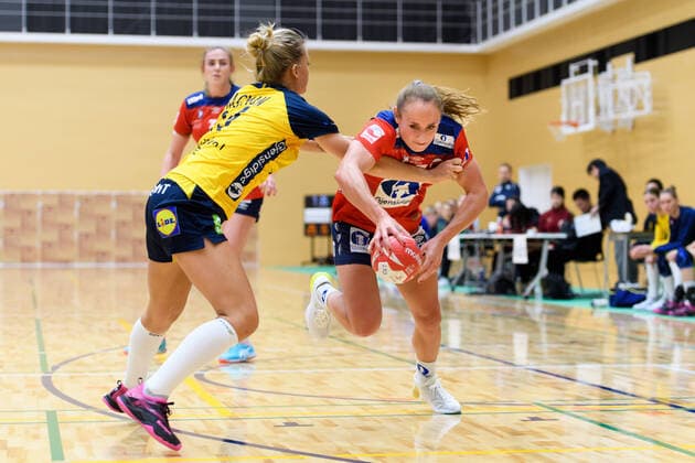 191126 Nathalie Hagman of Sweden defends against Camilla Herrem of Norway during a friendly game between Sweden and Norway on November 26, 2019 in Fukuoka Photo Ludvig Thunman BILDBYRAN code LT 35682 bbeng handball women handball ladies sweden sweden norway norway training game practice game friendship match,  Copyright: LUDVIGxTHUNMAN BB191126LT057