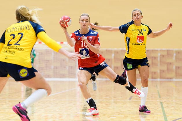 191126 Stine Bredal Oftedal of Norway during a friendly game between Sweden and Norway on November 26, 2019 in Fukuoka Photo Ludvig Thunman BILDBYRAN code LT 35682 bbeng handball women handball ladies sweden sweden norway training match practice game friendship match,  Copyright: LUDVIGxTHUNMAN BB191126LT068