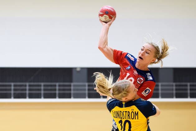 191126 Stine Bredal Oftedal of Norway during a friendly game between Sweden and Norway on November 26, 2019 in Fukuoka Photo Ludvig Thunman BILDBYRAN code LT 35682 bbeng handball women handball ladies sweden sweden norway training match practice game friendship match,  Copyright: LUDVIGxTHUNMAN BB191126LT070