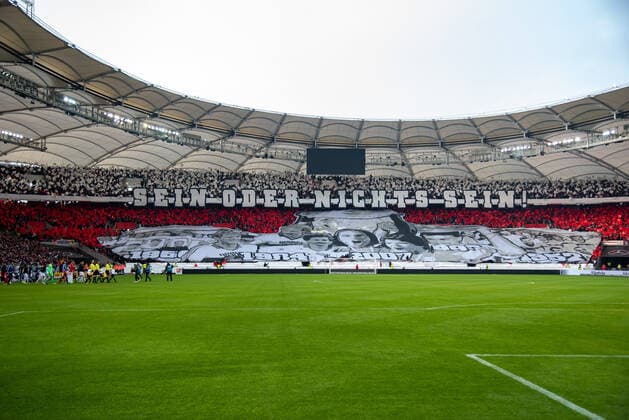 Fußball, Stadiongeschichte VfB Stuttgart STUTTGART, GERMANY - NOVEMBER 24: Choreography of the VfB-supporters at the Football, 2. Bundesliga 2019 2020 - VfB Stuttgart v Karlsruher SC at the Mercedes-Benz Arena on November 24, 2019 in Stuttgart, GERMANY. Football, 2. Bundesliga 2019 2020 - VfB Stuttgart v Karlsruher SC - ZUMAcs12 20191124_zaf_cs12_145 Copyright: xESPAxPhotoxAgencyx