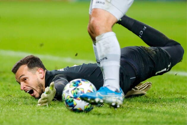 Bilder des Jahres 2019, Sport 11 November Sport Bilder des Tages MOSCOW, RUSSIA - NOVEMBER 26, 2019: FC Lokomotiv Moscow s goalkeeper Guilherme Marinato in the 2019 20 UEFA Champions League Group D football match between FC Lokomotiv Moscow and FC Bayer Leverkusen at RZD Arena. Mikhail Japaridze TASS  TS0C4E52