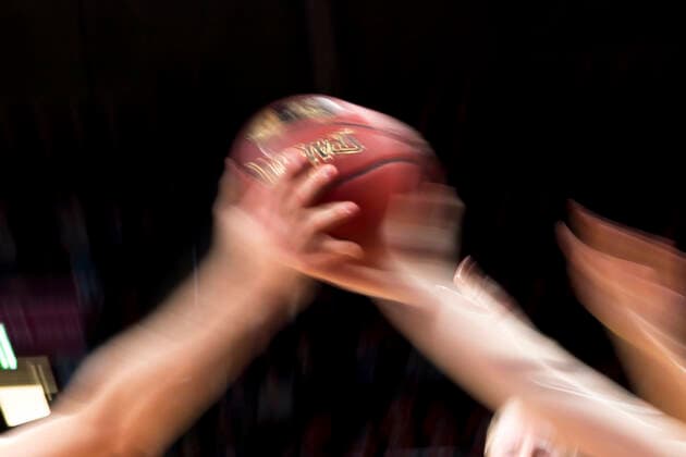 GER, BBL, FC Bayern Muenchen vs. Ratiopharm Ulm 26 11 2019, Audi Dome, Muenchen, GER, BBL, FC Bayern Muenchen vs. Ratiopharm Ulm, in the picture feature, blurred, blurred hands on the ball nordphotox xStraubmeier nph00004