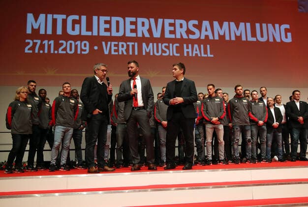 Coach Urs Fischer, Christian Arbeit, Sports Director Manager Managing Director Oliver Ruhnert and Team on stage Sports Football Football Bundesliga Men DFL Season 2019 2020 27 11 2019 1 FC Union Berlin FCU Member Assembly at Verti Music Hall