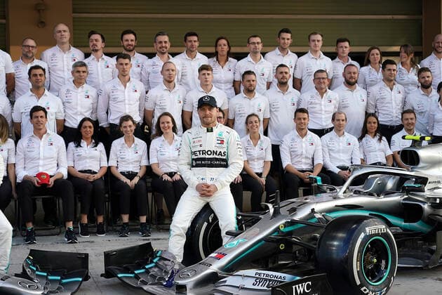 FORMULA 1 ETIHAD AIRWAYS ABU DHABI GRAND PRIX 2019 28 11 2019, Yas Marina Circuit, Abu Dhabi, FORMULA 1 ETIHAD AIRWAYS ABU DHABI GRAND PRIX 2019 , in picture group photo of Mercedes AMG Petronas Motorsport with Toto Wolff Mercedes , Lewis Hamilton GB 44 , Mercedes AMG Petronas Motorsport, Valtteri Bottas FIN 77 , Mercedes AMG Petronas Motorsport nordphotoxBratic nph00250
