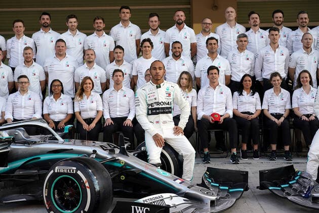 FORMULA 1 ETIHAD AIRWAYS ABU DHABI GRAND PRIX 2019 28 11 2019, Yas Marina Circuit, Abu Dhabi, FORMULA 1 ETIHAD AIRWAYS ABU DHABI GRAND PRIX 2019 , in picture group photo of Mercedes AMG Petronas Motorsport with Toto Wolff Mercedes , Lewis Hamilton GB 44 , Mercedes AMG Petronas Motorsport, Valtteri Bottas FIN 77 , Mercedes AMG Petronas Motorsport nordphotoxBratic nph00250