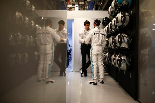 Motorsports: FIA Formula One World Championship, WM, Weltmeisterschaft 2019, Grand Prix of Abu Dhabi, Toto Wolff (AUT, Mercedes AMG Petronas Motorsport), 44 Lewis Hamilton (GBR, Mercedes AMG Petronas Motorsport), Abu Dhabi United Arab Emirates