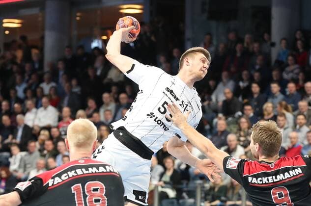 28 11 2019 Handball 1 Bundesliga LIQUI MOLY HBL Season 2019 2020 15 Matchday HC Erlangen Nuremberg Metropolitan Region HCE THW Kiel DaMa Sebastian Firnhaber 18, HC Erlangen HCE Nikola Bilyk 53, THW Kiel Petter Overby 9, HC Erlangen HCE