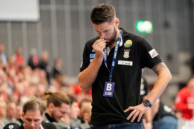 Bennet Wiegert Trainer, Head Coach, SCM , Single Picture, Action, Action, disappointed looking, disappointment, frustration, disappointed, pessimistic, 28 11 2019, Ludwigshafen am Rhein Germany , Handball, Bundesliga, TSG Ludwigshafen Friesenheim The Owls SC Magdeburg xozx