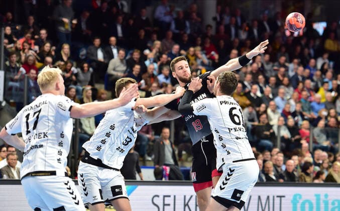 28 11 2019 Handball 1 Bundesliga Liqui Moly HBL Season 2019 2020 15 Matchday HC Erlangen Nuremberg Metropolitan Region HCE THW Kiel OGo Patrick Wiencek 17, THW Kiel Nikola Bilyk 53, THW Kiel Sime Ivic 19, HC Erlangen HCE Hendrik Pekeler 61, THW Kiel