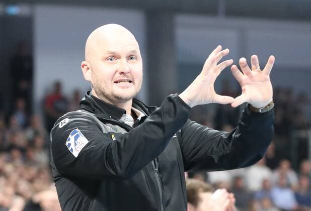 28 11 2019 Handball 1 Bundesliga LIQUI MOLY HBL Season 2019 2020 15 Matchday HC Erlangen Nuremberg Metropolitan Region HCE THW Kiel DaMa Adalsteinn Eyjolfsson Trainer HC Erlangen HCE gesticulated