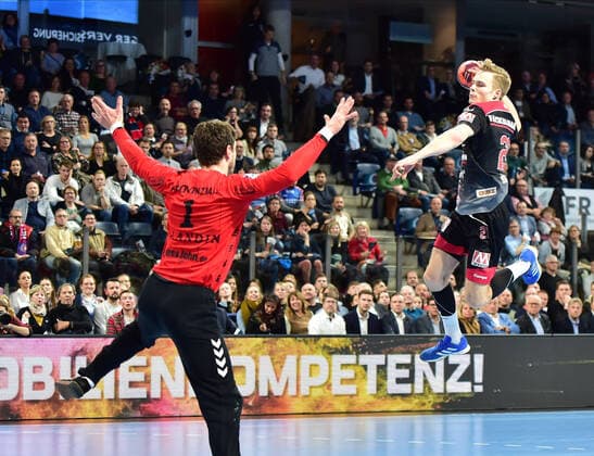 28 11 2019 Handball 1 Bundesliga Liqui Moly HBL Season 2019 2020 15 Matchday HC Erlangen Nuremberg Metropolitan Region HCE THW Kiel OGo Niklas Landin Jacobsen 1, THW Kiel Christopher Bissel 21, HC Erlangen HCE