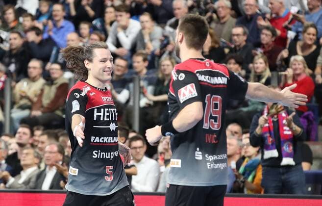 28 11 2019 Handball 1 Bundesliga LIQUI MOLY HBL Season 2019 2020 15 Matchday HC Erlangen Nuremberg Metropolitan Region HCE THW Kiel DaMa Joy Jubel Johannes Sellin 5, HC Erlangen HCE Sime Ivic 19, HC Erlangen HCE slap off