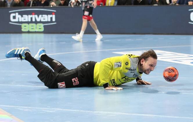28 11 2019 Handball 1 Bundesliga LIQUI MOLY HBL Season 2019 2020 15 Matchday HC Erlangen Nuremberg Metropolitan Region HCE THW Kiel DaMa Nikolas Katsigiannis 29, HC Erlangen HCE disappoints disappointment on the ground