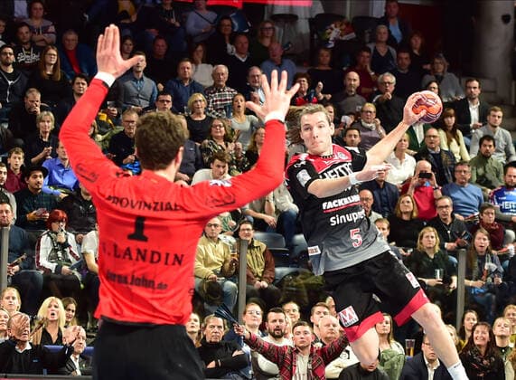 28 11 2019 Handball 1 Bundesliga Liqui Moly HBL Season 2019 2020 15 Matchday HC Erlangen Nuremberg Metropolitan Region HCE THW Kiel OGo Niklas Landin Jacobsen 1, THW Kiel Johannes Sellin 5, HC Erlangen HCE