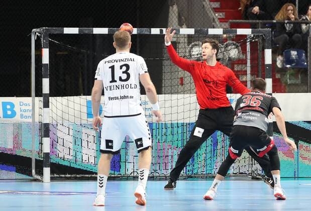 28 11 2019 Handball 1 Bundesliga LIQUI MOLY HBL Season 2019 2020 15 Matchday HC Erlangen Nuremberg Metropolitan Region HCE THW Kiel DaMa Florian von Gruchalla 36, HC Erlangen HCE with free-throw gg Niklas Landin Jacobsen 1, THW Kiel