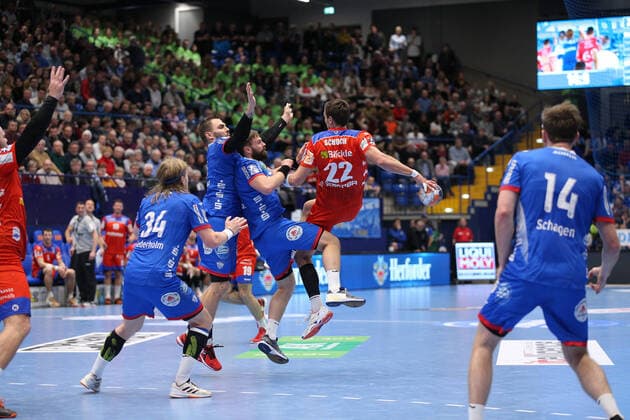 v l Andreas Cederholm TBV Lemgo Lippe 34 , Christoph Theuerkauf TBV Lemgo Lippe 13 , Andrej Kogut TBV Lemgo Lippe 5 , Jona Schoch HBW Balingen Weilstetten 22 GER, Handball, 1 Bundesliga, TBV Lemgo Lippe against HBW Balingen Weilstetten, 28 11 2019 Lemgo Copyright: xStrohdiekx Eibner-Pressefotox EP_jsk