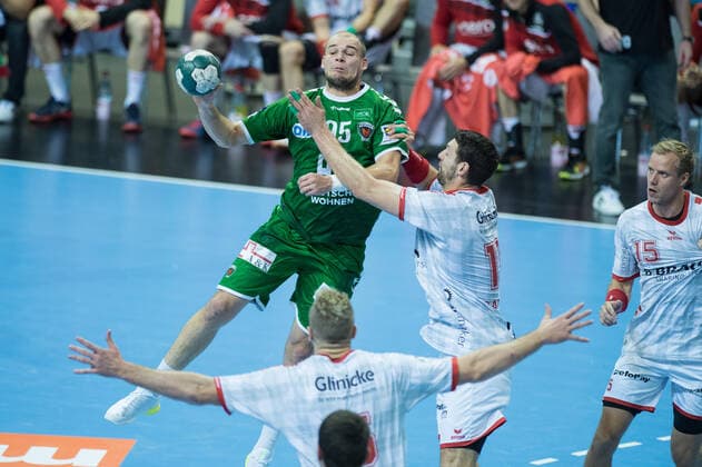 Paul Drux GER 95 Foxes Berlin tries against 3 Melsunger players action game scene landscape horizontal event event foxes Berlin vs. MT Melsungen HBL Handball Bundesliga 2019 20 15 game day location place Max Schmeling Halle Berlin Germany Germany Europe Date 28 11 2019 Stiehl Photography