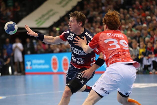 SG Flensburg Handewitt vs. Bergischer HC, LIQUI MOLY Handball Bundesliga, 28 11 19 Flensburg Goran Soegard Johannsessen SG Flensburg Handewitt, 23 against Lukas Stutzke Bergischer HC, 39 Copyright: xBEAUTIFULxSPORTS MarioxM.xKobergx