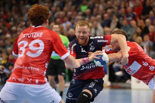 SG Flensburg Handewitt vs Bergischer HC, LIQUI MOLY Handball Bundesliga, 28 11 19 Flensburg Jim Gottfridsson SG Flensburg Handewitt, 24 against Lukas Stutzke Bergischer HC, 39 and Max Darj Bergischer HC, 05 Copyright: xBEAUTIFULxSPORTS MarioxM.xKobergx