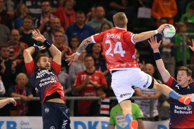 SG Flensburg Handewitt vs. Bergischer HC, LIQUI MOLY Handball Bundesliga, 28 11 19 Flensburg Linus Arnesson Bergischer HC, 24 against Jacob Heinl Sg Flensburg Handewitt, 21 Copyright: xBEAUTIFULxSPORTS MarioxM.xKobergx