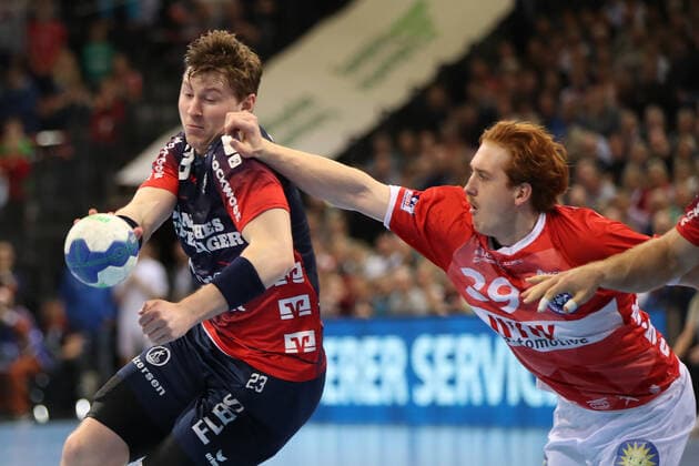SG Flensburg Handewitt vs. Bergischer HC, LIQUI MOLY Handball Bundesliga, 28 11 19 Flensburg Goran Soegard Johannsessen SG Flensburg Handewitt, 23 against Lukas Stutzke Bergischer HC, 39 Copyright: xBEAUTIFULxSPORTS MarioxM.xKobergx