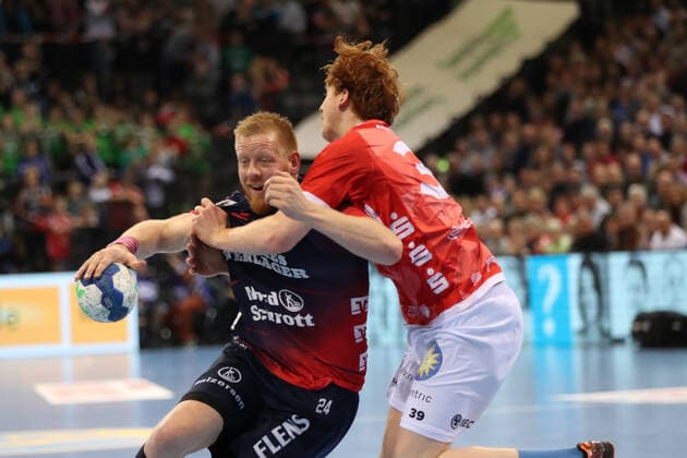 SG Flensburg Handewitt vs Bergischer HC, LIQUI MOLY Handball Bundesliga, 28 11 19 Flensburg Jim Gottfridsson SG Flensburg Handewitt, 24 against Lukas Stutzke Bergischer HC, 39 Copyright: xBEAUTIFULxSPORTS MarioxM.xKobergx
