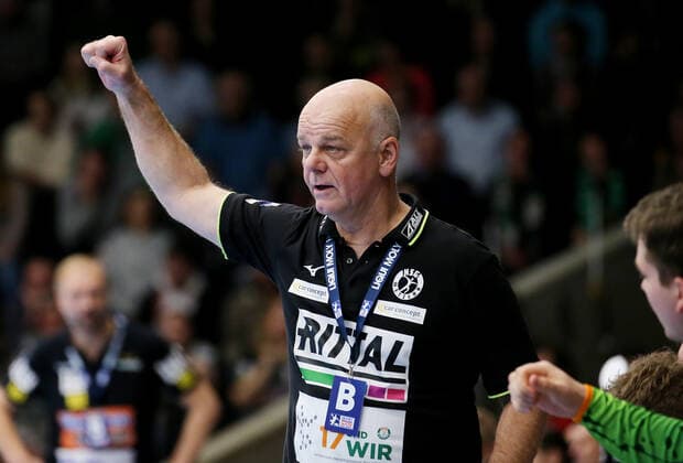 BAU 28 11 2019 Göppingen Handball Frisch Auf Göppingen vs. HSG Wetzlar, coach Kai Wandschneider Wetzlar cheers and clenches his fist