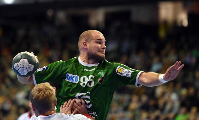 Paul Drux Foxes throwing, front Lasse Mikkelsen Melsungen , Foxes Berlin MT Melsungen 1 Bundesliga, DKB Handballbundesliga, 2019 2020 Men, Men, Men, Handball, Germany, Germany, Max Schmeling Halle Berlin, 28 11 2019