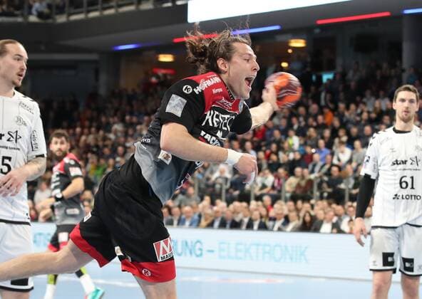 28 11 2019 Handball 1 Bundesliga LIQUI MOLY HBL Season 2019 2020 15 Matchday HC Erlangen Nuremberg Metropolitan Region HCE THW Kiel DaMa Johannes Sellin 5, HC Erlangen HCE with goal shot