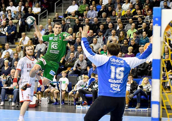 28 11 2019, xlakx, Handball Bundesliga, Fuechse Berlin MT Melsungen emspor, v l Timm Schneider MT Melsungen 19, to the jump throw Tim Matthes Fuechse Berlin 31, Nebojsa Simic MT Melsungen 16 Berlin