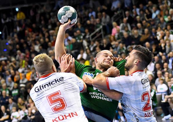 28 11 2019, xlakx, Handball Bundesliga, Fuechse Berlin MT Melsungen emspor, v l Julius Kuehn MT Melsungen 5 ,am Ball Paul Drux Fuechse Berlin 95 ,Michael Allendorf MT Melsungen 22 Berlin