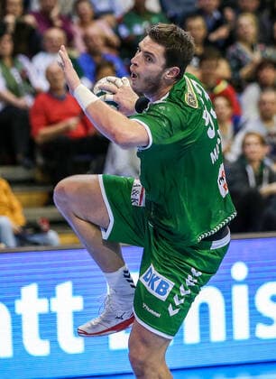 28 11 2019, Handball, 1 Bundesliga, 15 Spieltag, Foxes Berlin MT Melsungen, Max Schmeling Halle Berlins Mijajlo Marsenic throws the ball to the goal Handball 1 Bundesliga Foxes Berlin MT Melsungen