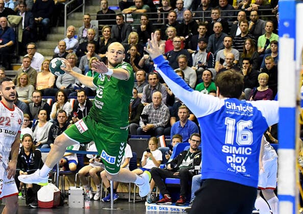 28 11 2019, xlakx, Handball Bundesliga, Fuechse Berlin MT Melsungen emspor, from left to jump throw Paul Drux Fuechse Berlin 95 ,Nebojsa Simic MT Melsungen 16 Berlin