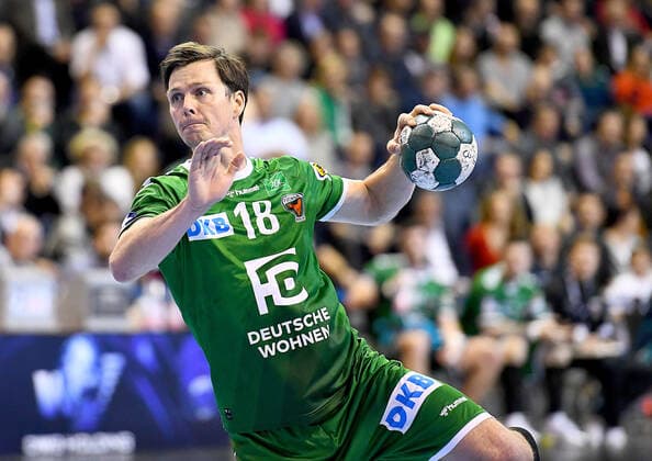 28 11 2019, xlakx, Handball Bundesliga, Fuechse Berlin MT Melsungen emspor, v l on ball Hans Lindberg Fuechse Berlin 18 Berlin