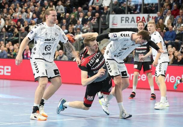 28 11 2019 Handball 1 Bundesliga LIQUI MOLY HBL Season 2019 2020 15 Matchday HC Erlangen Nuremberg Metropolitan Region HCE THW Kiel DaMa Lukas Nilsson 65, THW Kiel Antonio Metzner 27, HC Erlangen HCE Hendrik Pekeler 61, THW Kiel