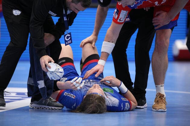 Andreas Cederholm TBV Lemgo Lippe 34 injured on ground GER, Handball, 1 Bundesliga, TBV Lemgo Lippe against HBW Balingen Weilstetten, 28 11 2019 Lemgo Copyright: xStrohdiekx Eibner-Pressefotox EP_jsk