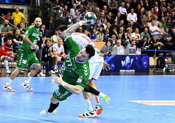 28 11 2019, xlakx, Handball Bundesliga, Fuechse Berlin MT Melsungen emspor, from left to jump shot Johan Koch Fuechse Berlin 77 ,Felix Danner MT Melsungen 17 Berlin
