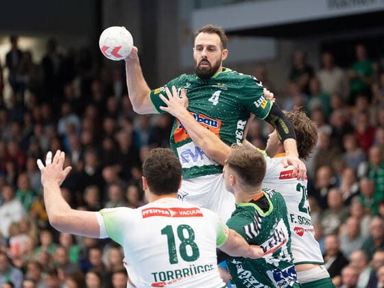 Tim Kneule Frisch Auf Goeppingen 04 vs. Olle Forsell Schefvert HSG Wetzlar 25 , Frisch Auf Göppingen vs. HSG Wetzlar, 1 Bundesliga, Handball, Men, 28 11 2019 Frisch Auf Göppingen vs. HSG Wetzlar, 1 Bundesliga, Handball, Men, 28 11 2019 Göppingen Copyright: xEibner-Pressefotox EP_mst