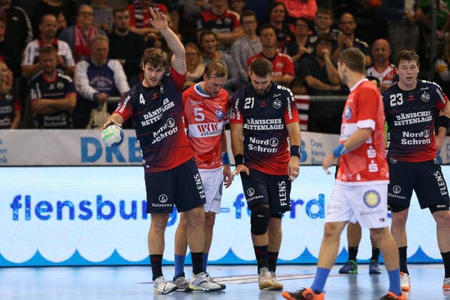 SG Flensburg Handewitt vs. Bergischer HC, LIQUI MOLY Handball Bundesliga, 28 11 19 Flensburg Johannes Golla SG Flensburg Handewitt, 04 , Max Darj Bergischer HC, 05 , Jacob Heinl Sg Flensburg Handewitt, 21 Copyright: xBEAUTIFULxSPORTS MarioxM.xKobergx