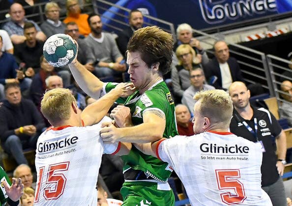 28 11 2019, xlakx, Handball Bundesliga, Fuechse Berlin MT Melsungen emspor, v lasse Mikkelsen MT Melsungen 15 ,am Ball Jacob Tandrup Holm Fuechse Berlin 6 ,Julius Kuehn MT Melsungen 5 Berlin