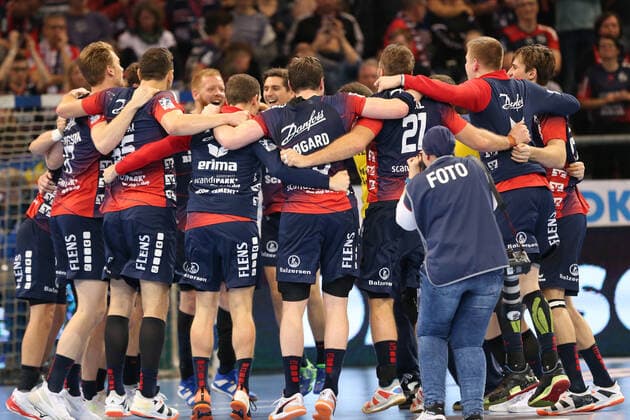 SG Flensburg Handewitt vs. Bergischer HC, LIQUI MOLY Handball Bundesliga, 28 11 19 Flensburg Joy for the team Copyright: xBEAUTIFULxSPORTS MarioxM.xKobergx