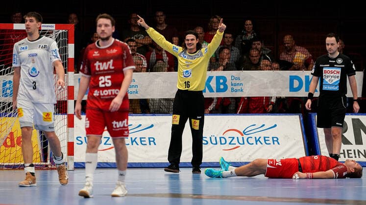 Jannick Green Krejberg SCM, Goalkeeper, 16 , Cheers after the final whistle, victory, winner, winner, cheers, cheers, joy, optimistic, highlight, action, action, 28 11 2019, Ludwigshafen am Rhein Germany , Handball, Bundesliga, TSG Ludwigshafen Friesenheim The Owls SC Magdeburg xozx