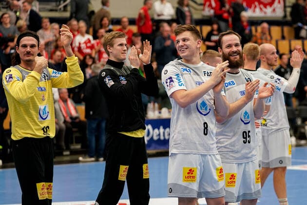 Player from SC Magdeburg, cheers after the final whistle, victory, winner, winner, cheers, cheers, joy, optimistic, highlight, action, action, 28 11 2019, Ludwigshafen am Rhein Germany , handball, Bundesliga, TSG Ludwigshafen Friesenheim The Owls SC Magdeburg xozx