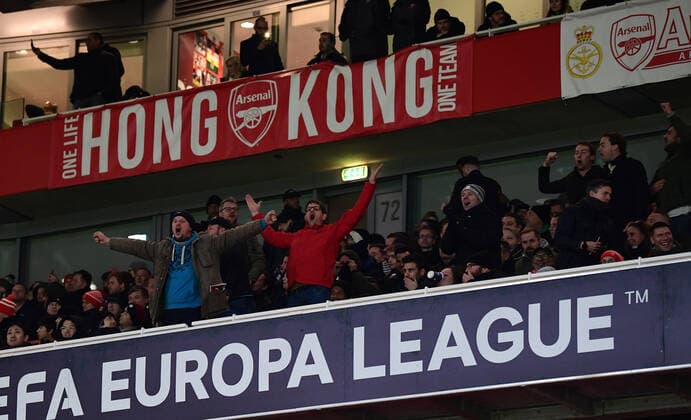 i28 11 2019, xkvx, Football Europa League, Arsenal London Eintracht Frankfurt emspor, v l Frankfurt Fans cheer celebrate the goal, The goal celebration for the 1 2 DFL DFB REGULATIONS PROHIBIT ANY USE OF PHOTOGRAPHS as IMAGE SEQUENCES and or QUASI VIDEO London