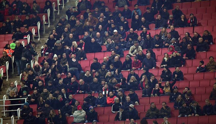 28 11 2019, xkvx, Football Europa League, Arsenal London Eintracht Frankfurt emspor, v l Eintracht fans cheering at DFL DFB REGULATIONS PROHIBIT ANY USE OF PHOTOGRAPHS as IMAGE SEQUENCES and or QUASI VIDEO London stadium DFL