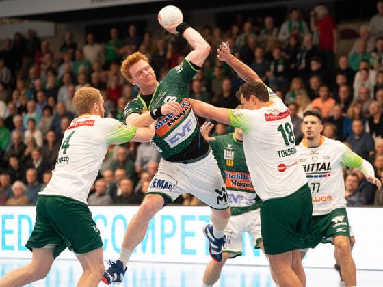 Nicolai Theilinger Frisch Auf Goeppingen 03 against Stefan Kneer HSG Wetzlar 04 and Nils Torbrügge HSG Wetzlar 18 , Frisch Auf Göppingen vs. HSG Wetzlar, 1 Bundesliga, Handball, Men, 28 11 2019 Frisch Auf Göppingen vs. HSG Wetzlar, 1 Bundesliga, Handball, Men, 28 11 2019 Göppingen Copyright: xEibner-Pressefotox EP_mst
